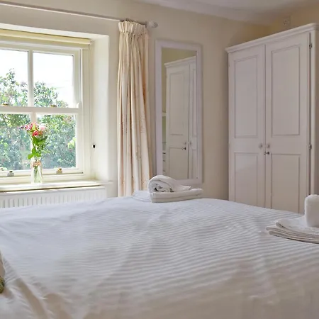 בית נופש Swallows Nest *